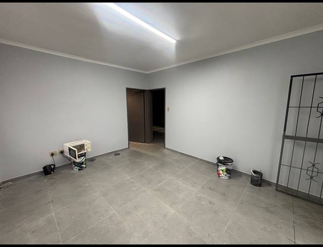 250M² WAREHOUSE TO LET IN STIKLAND INDUSTRIAL